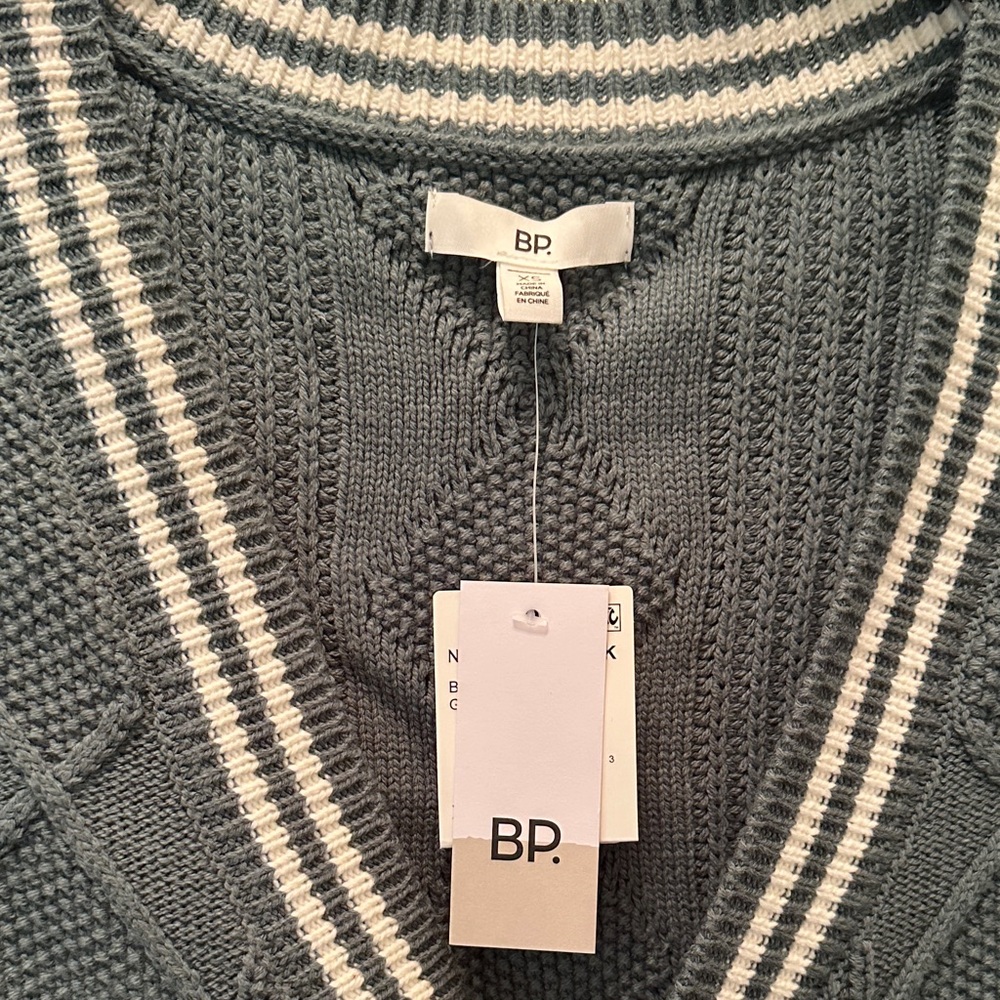 BP Dark Green Vest with White Accents NWT - Picture 2 of 4